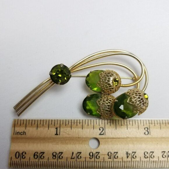 Vintage Sarah Coventry Touch of Elegance Green Rhinestone and Gold Tone Brooch - Picture 7 of 7